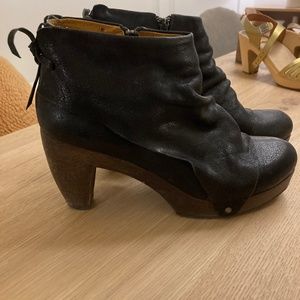 Coclico Ndakinna Black Leather Booties 39